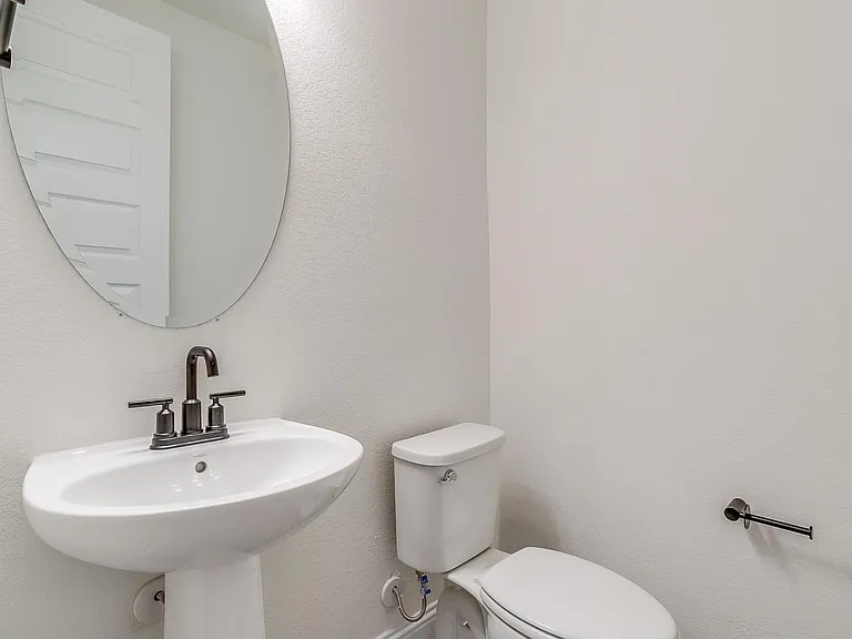 9836 Derbyshire Dr — Photo 17