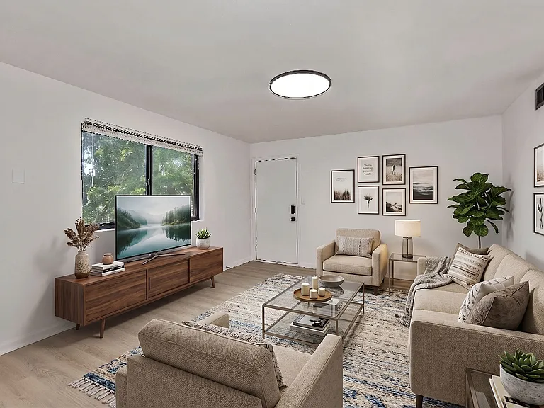 2535 Lysle Ln #4B — Photo 3