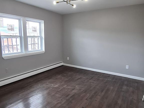 3rd image of 479 Roseville Ave #20
