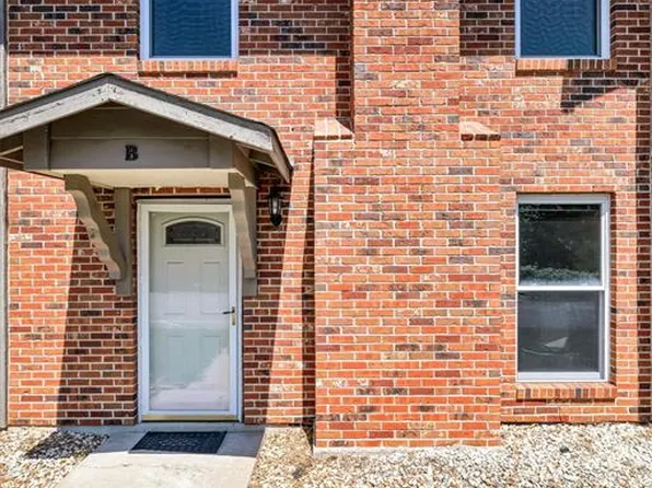 21 Park Charles Blvd S APT B, Saint Peters, MO 63376