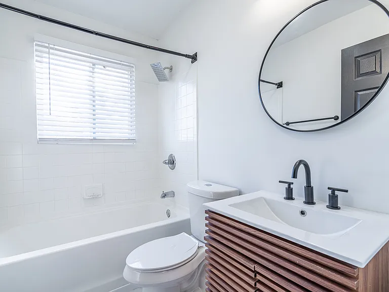 740 Mozley Dr SE #B — Photo 12