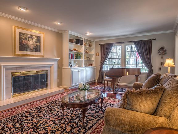 3rd image of 622 Elmwood Dr