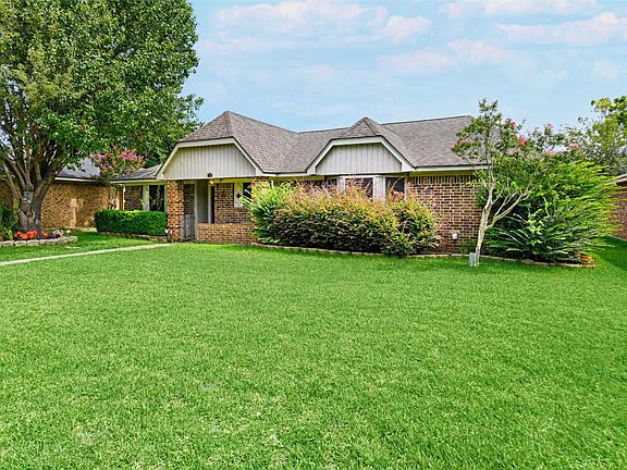 3rd image of 923 Courtney Dr