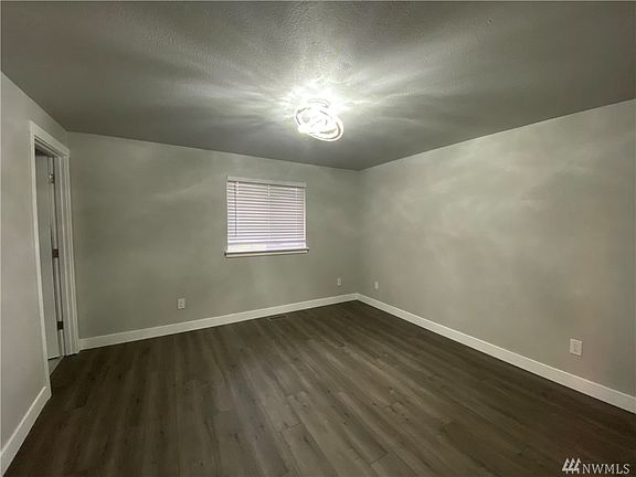 4th image of 405 Rosewood Dr