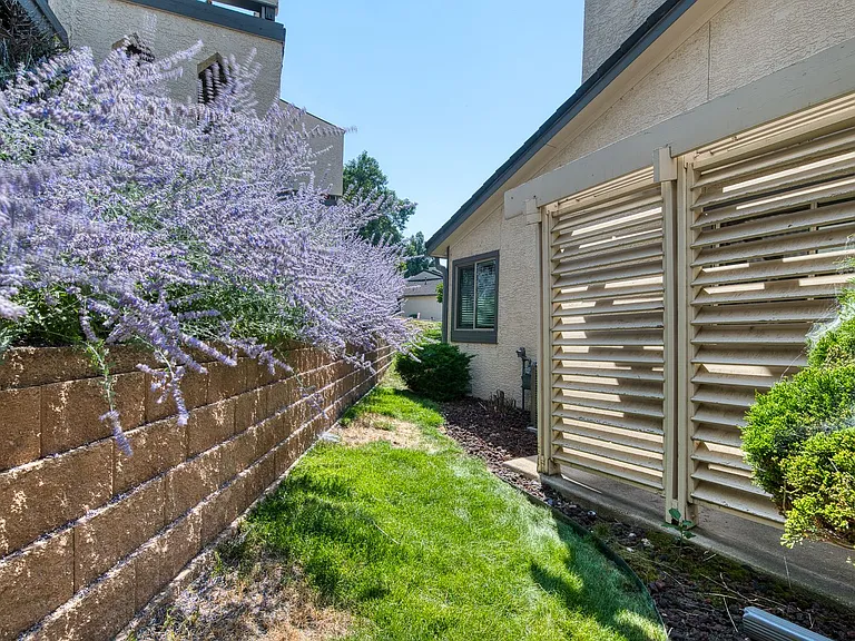 4618 Excalibur Ct — Photo 8