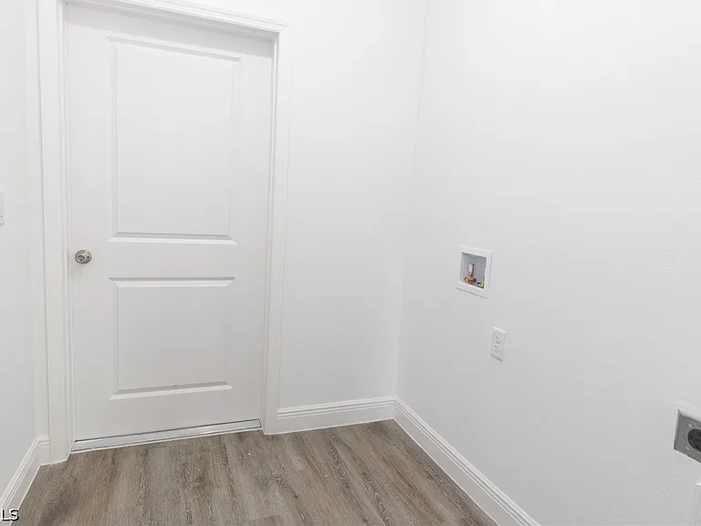 1217 Cellini St E — Photo 24