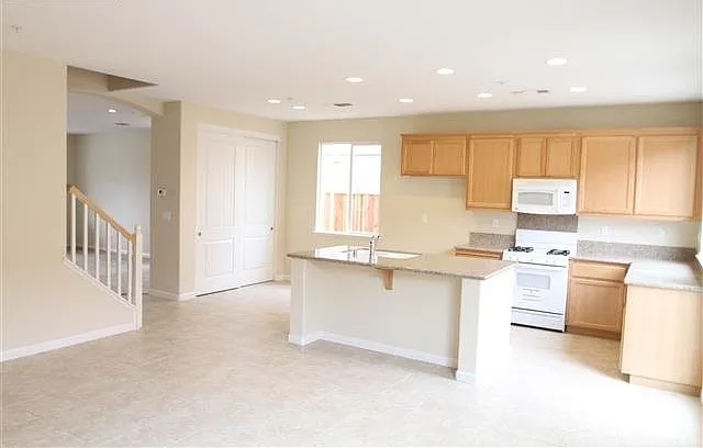 254 Altadena Cir — Photo 13