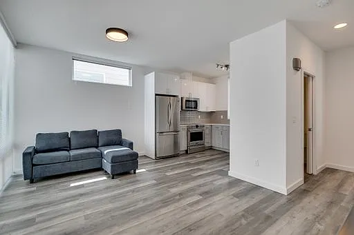 130 W Florentia St — Photo 3