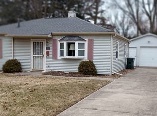 910 E Delaware Ave, Urbana, IL