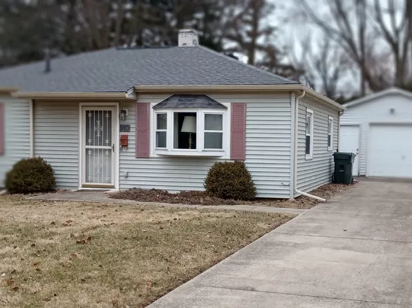 910 E Delaware Ave, Urbana, IL 61801