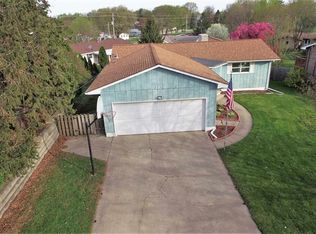 3138 W 4th St, Waterloo, IA 50701