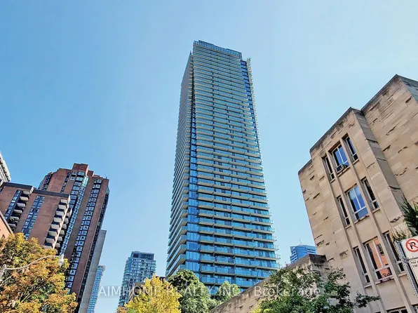 65 Saint Mary St #1401, Toronto, ON M5S 0A6