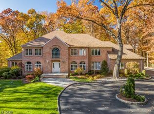 4 Trails End Ct, Warren, NJ 07059