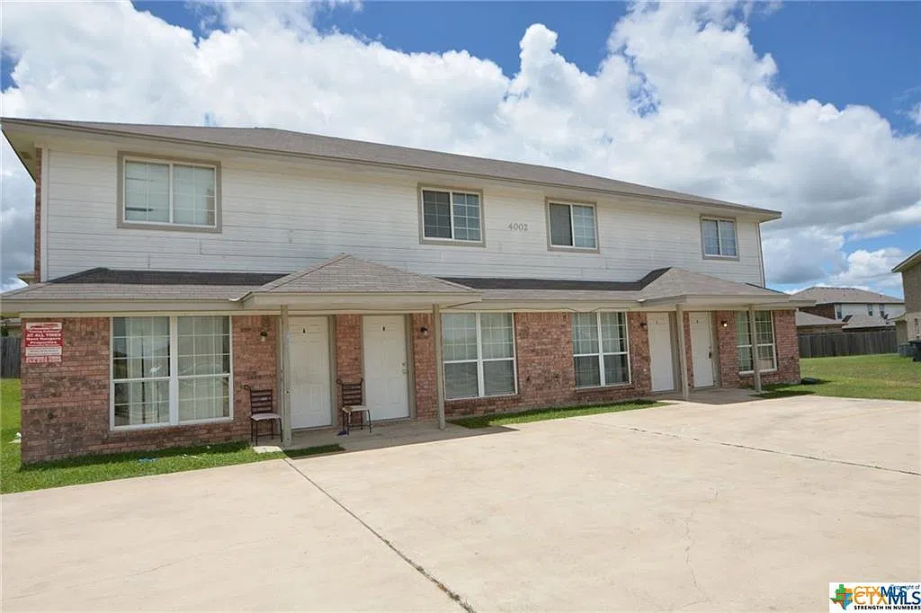 2 bed, 1.5 bath, 980 sqft, $850 — Photo 2