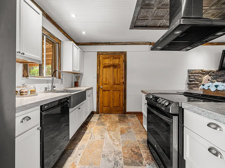 11 Macnaughton Rd — Photo 7
