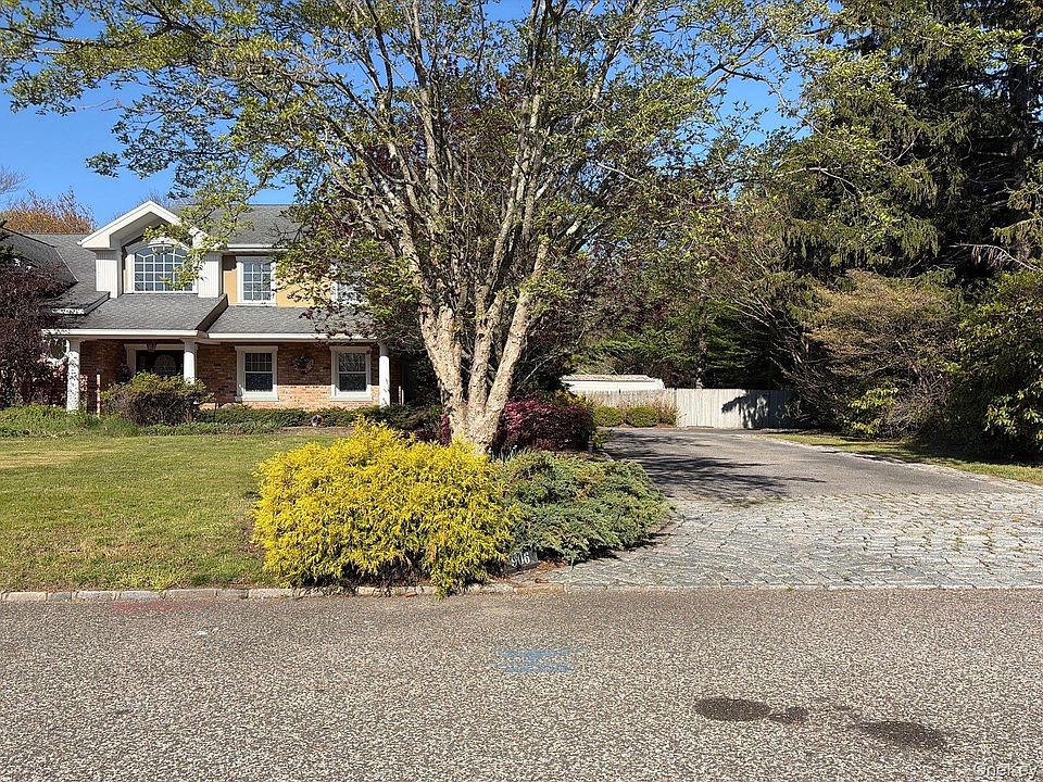 2nd image of 906 Thompson Drive