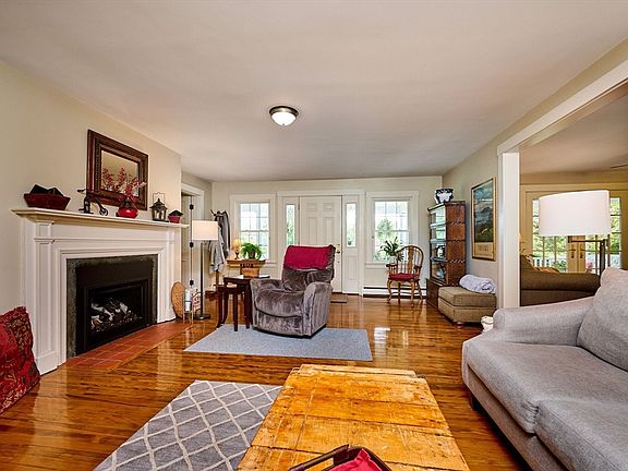 5th image of 120 Hockanum Rd