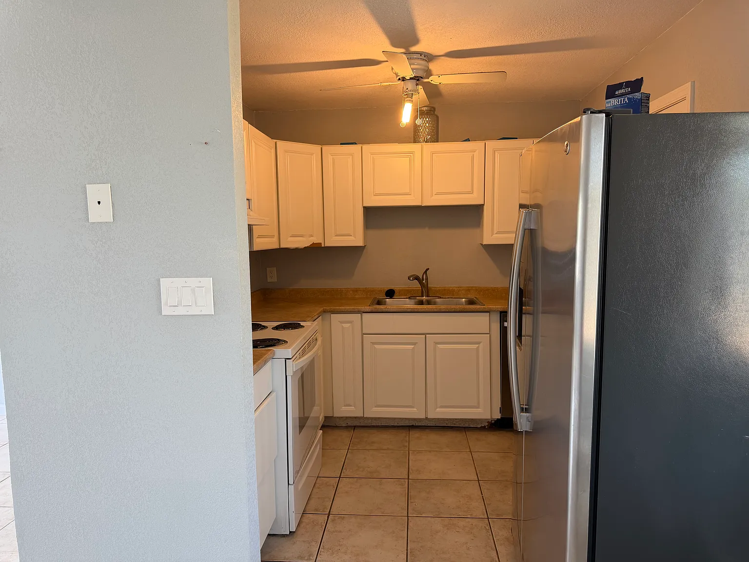 3 bed, 980 sqft, $2,300 — Photo 3