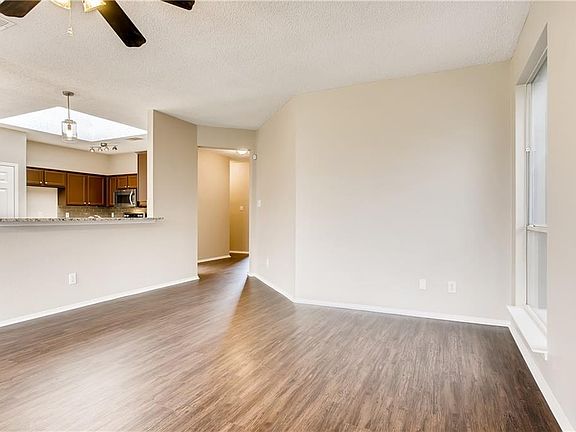 3rd image of 1920 Cochran Dr