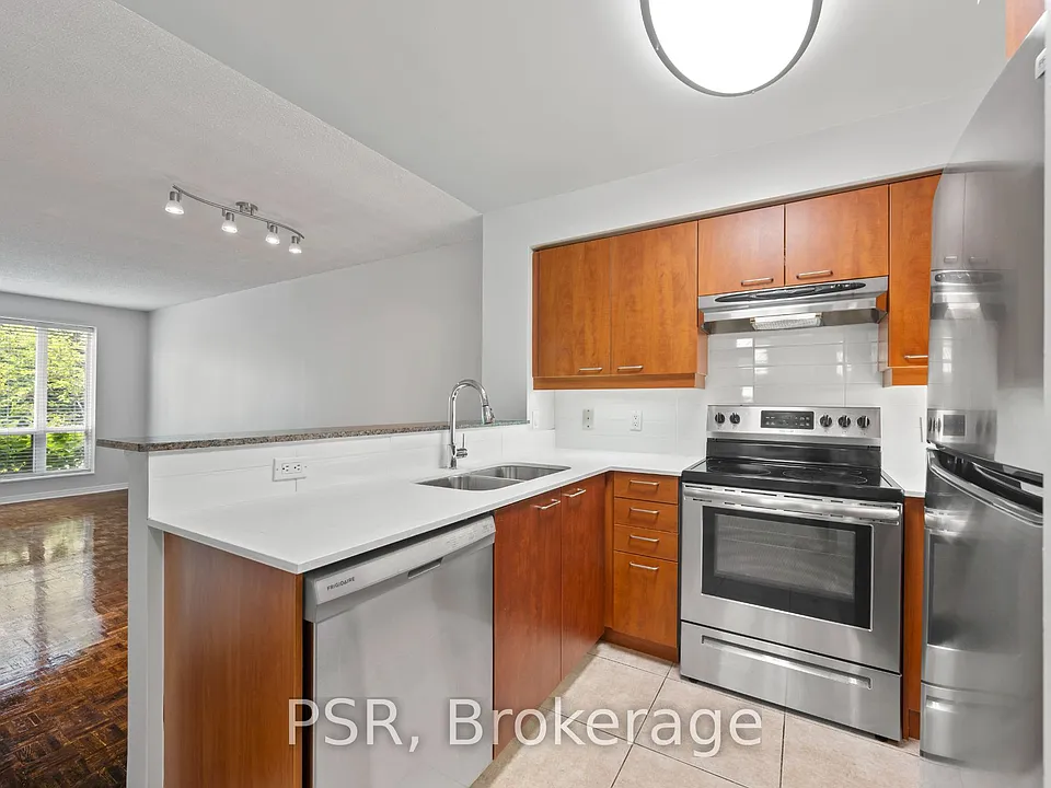 515 Rosewell Ave #104