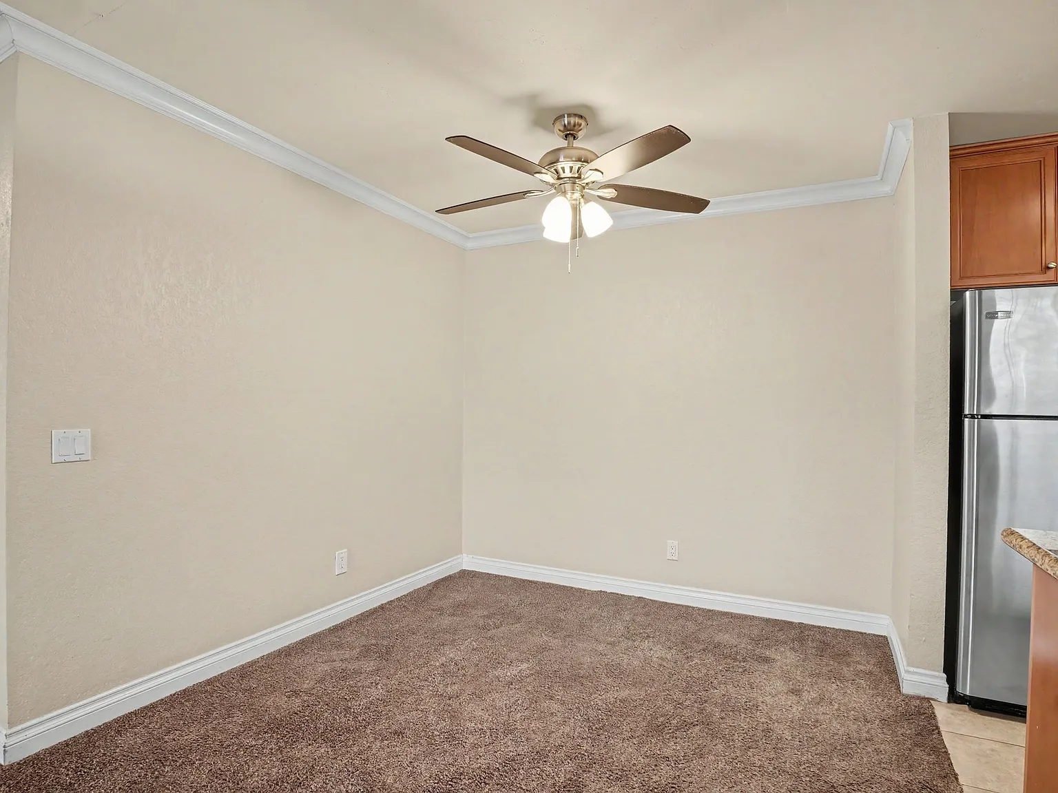 1423 Graves Ave — Photo 4