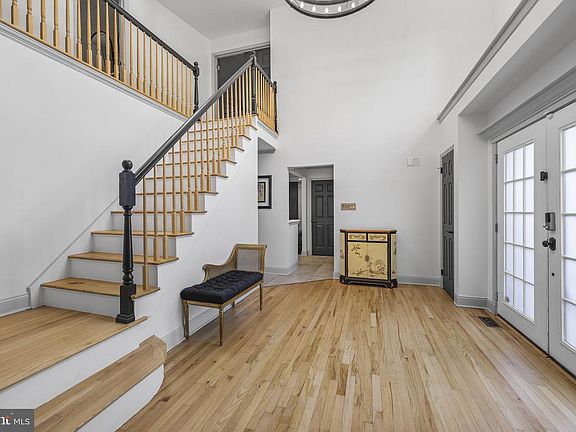 5th image of 8 Ashton Dr
