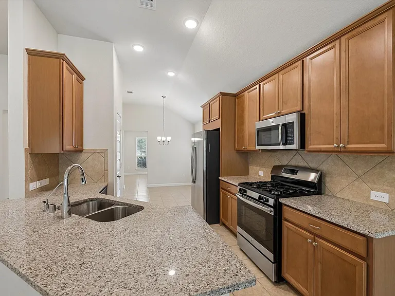 18219 Alora Spgs — Photo 10