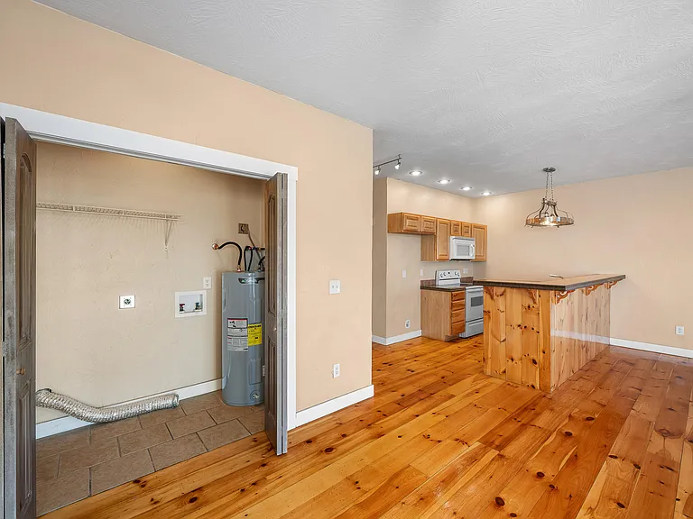 1543 S Tuscany Ct — Photo 9