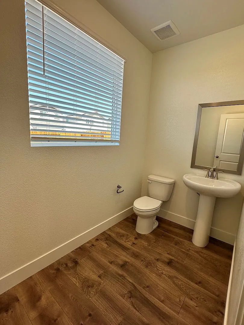 Brand New 4 Bed 2.5 Bath W/ Solar!! — Photo 4