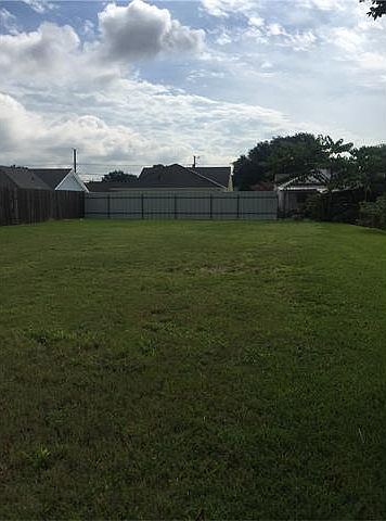 1st image of Avenue D Ave