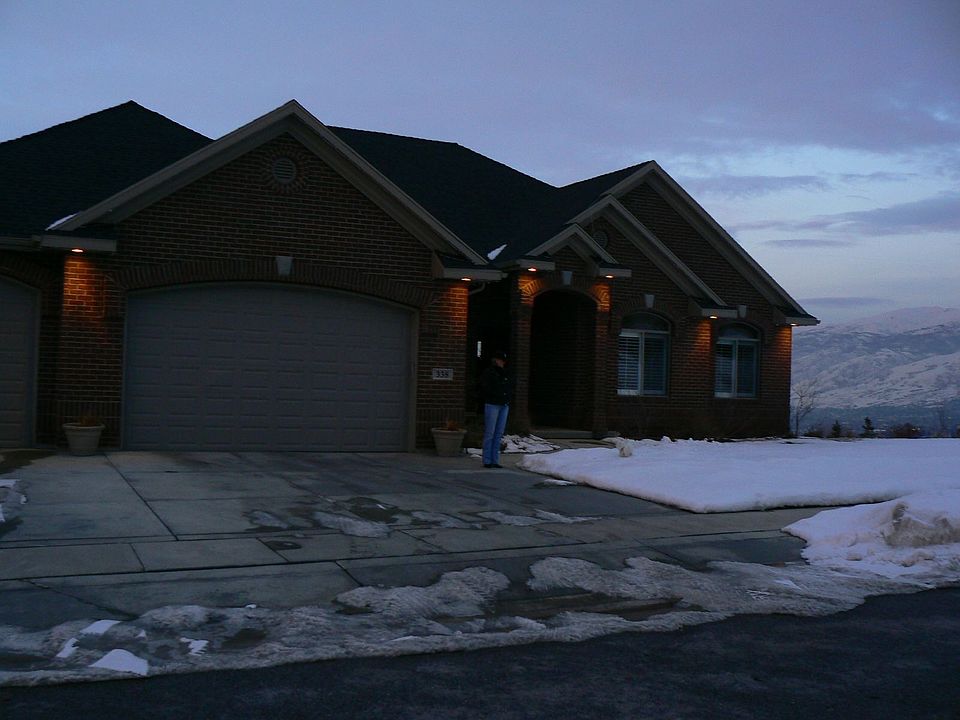 338 Lofty Lane Front Yard