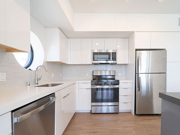 3rd image of 2640 Shattuck Ave #510