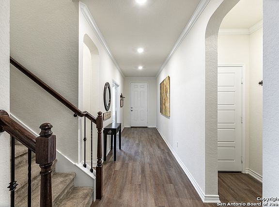 3rd image of 2076 Oxbow Cir