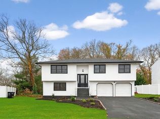 27 Claire Ln, Sayville, NY 11782