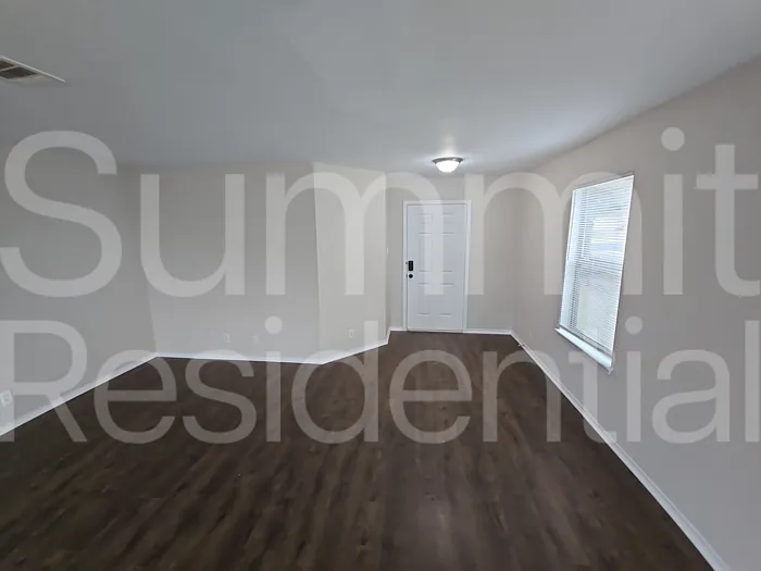 120 Beech Dr — Photo 2