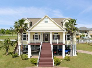 5135 Admiral Dr, Bay Saint Louis, MS 39520