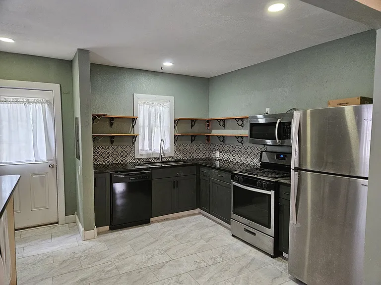 1503 N Broadway Ave — Photo 1