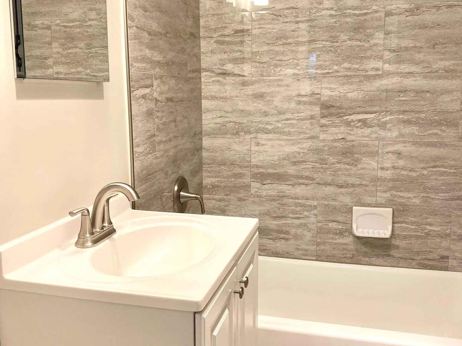 7400 Lakeview Dr — Photo 2