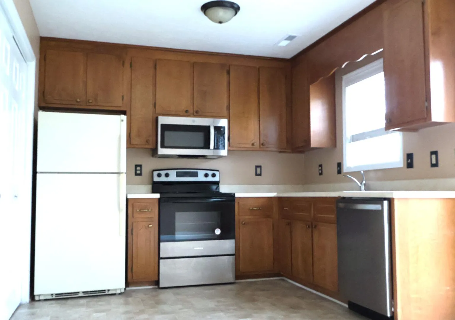 1540 W Market St - 1540 W Market Street — Photo 2