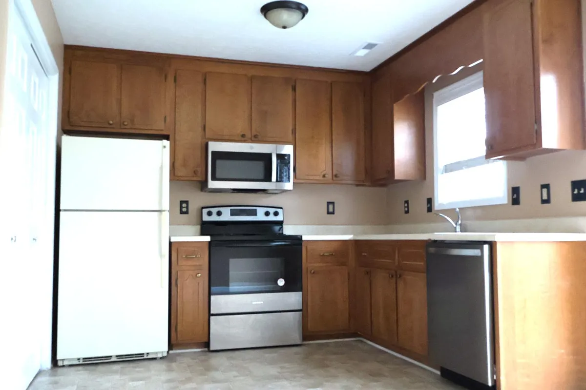 Unit Photo - 1540 W Market St