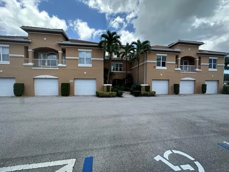 5020 Fairways Cir #J205 — Photo 3