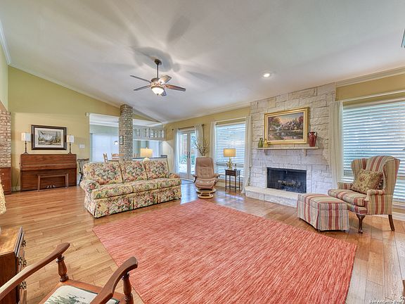 4th image of 18018 Shady Knoll
