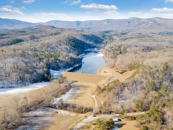 11 S Reservoir Rd, New Castle, VA 24127