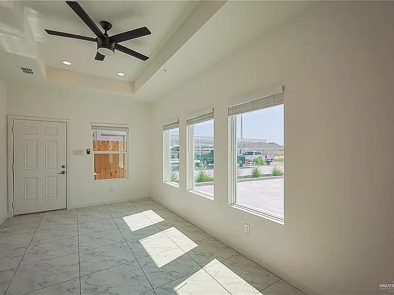 2 bed, 804 sqft, $1,100 — Photo 3
