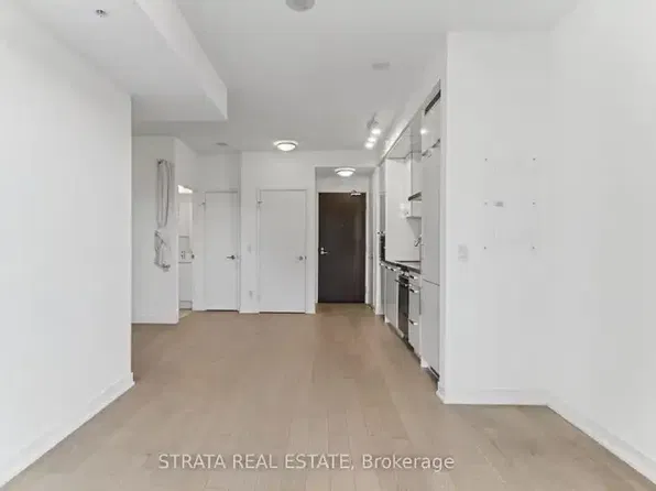 120 Bayview Ave, Toronto, ON