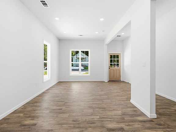 4th image of 1067 Shaw Pl