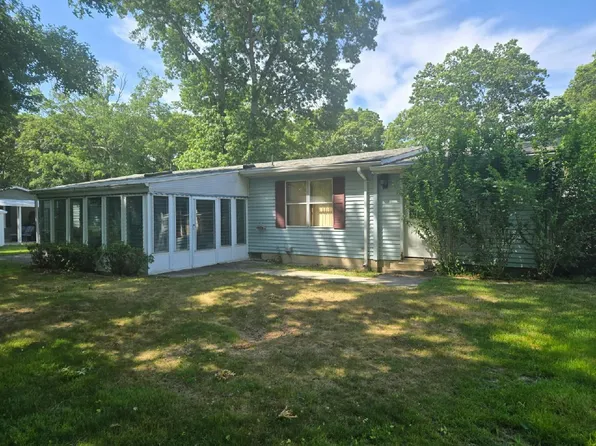1407-68 Middle Rd, Calverton, NY 11933
