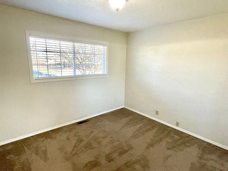 12244 NE Stanton St — Photo 11