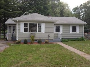 40 Delmore St, Springfield, MA 01109