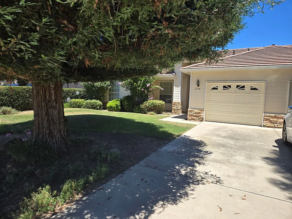 2738 W Ceres Ct